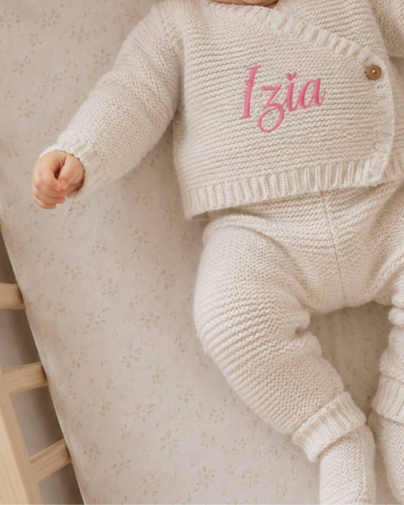Tenue de naissance personnalisée brodée 5 pièces en maille
